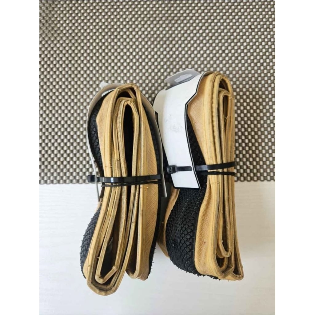 Ban Vee tire skinwall 451