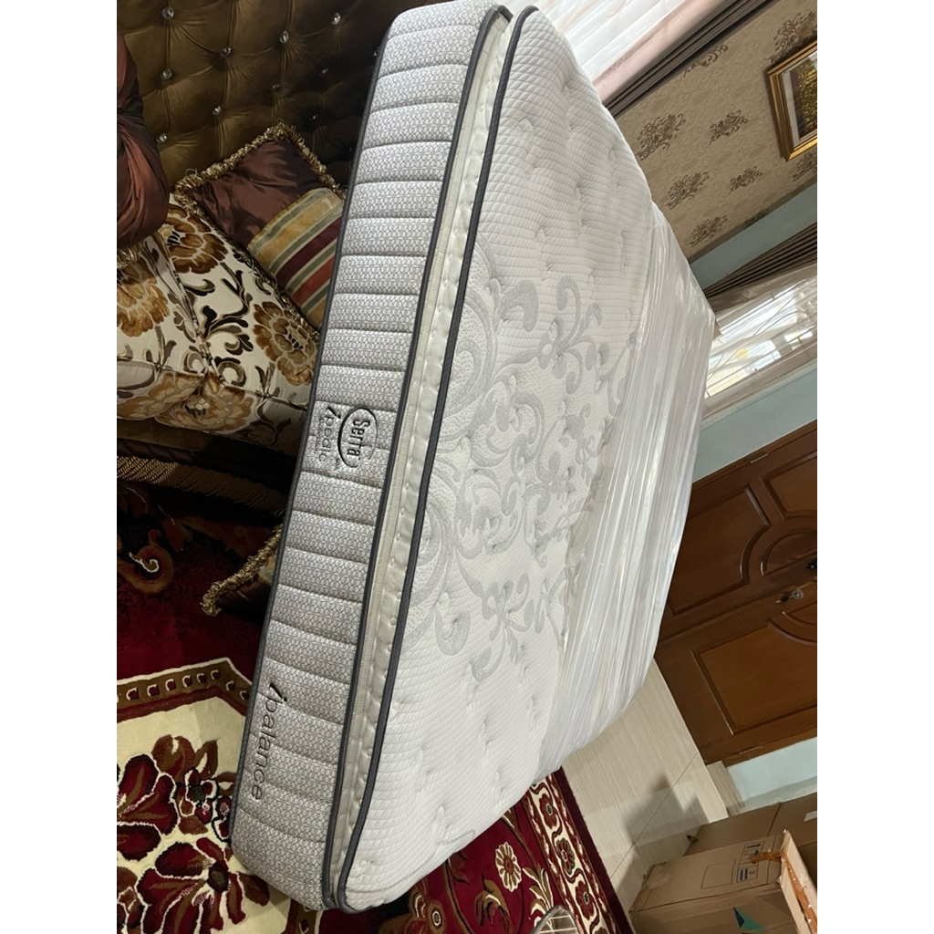 Kasur serta zpedic i balance ukuran 180x200 bekas pakai kondisi sesuai foto