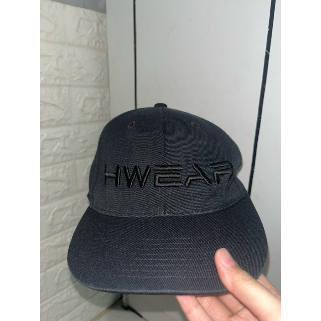 Topi hitam pekat size besar