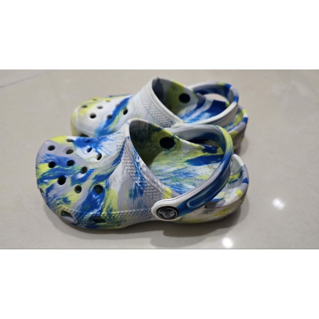 CROCS Classic Clogs with marbled or tie-dye pattern (PRELOVED) / Unisex Crocs, Children Size C10, Se