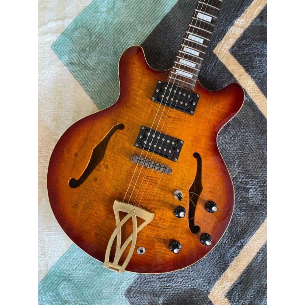 Gitar Elektrik Semi Hollow Body