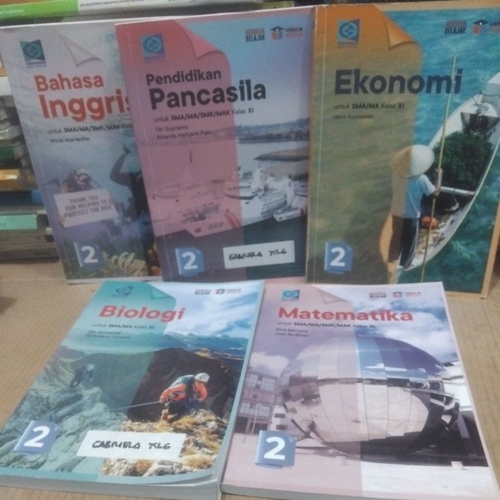 BUKU BEKAS PANCASILA, MATEMATIKA,BIOLOGI, AGAMA, INGGRIS, EKONOMI KELAS 2/11/XI SMA / MA KURIKULUM M