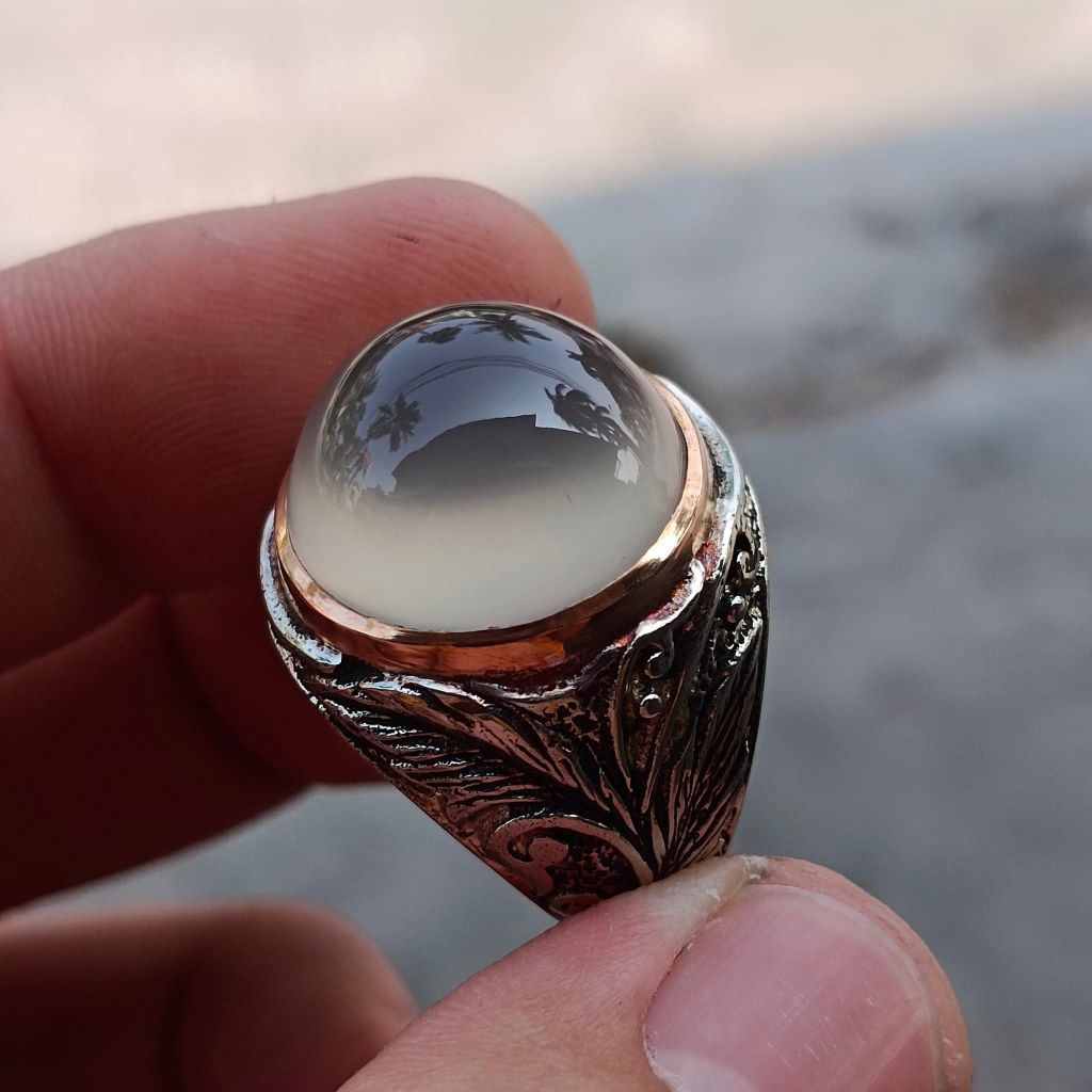 Batu anggur bulan