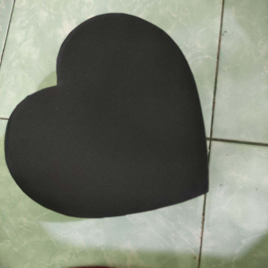 

kotak kado bentuk love