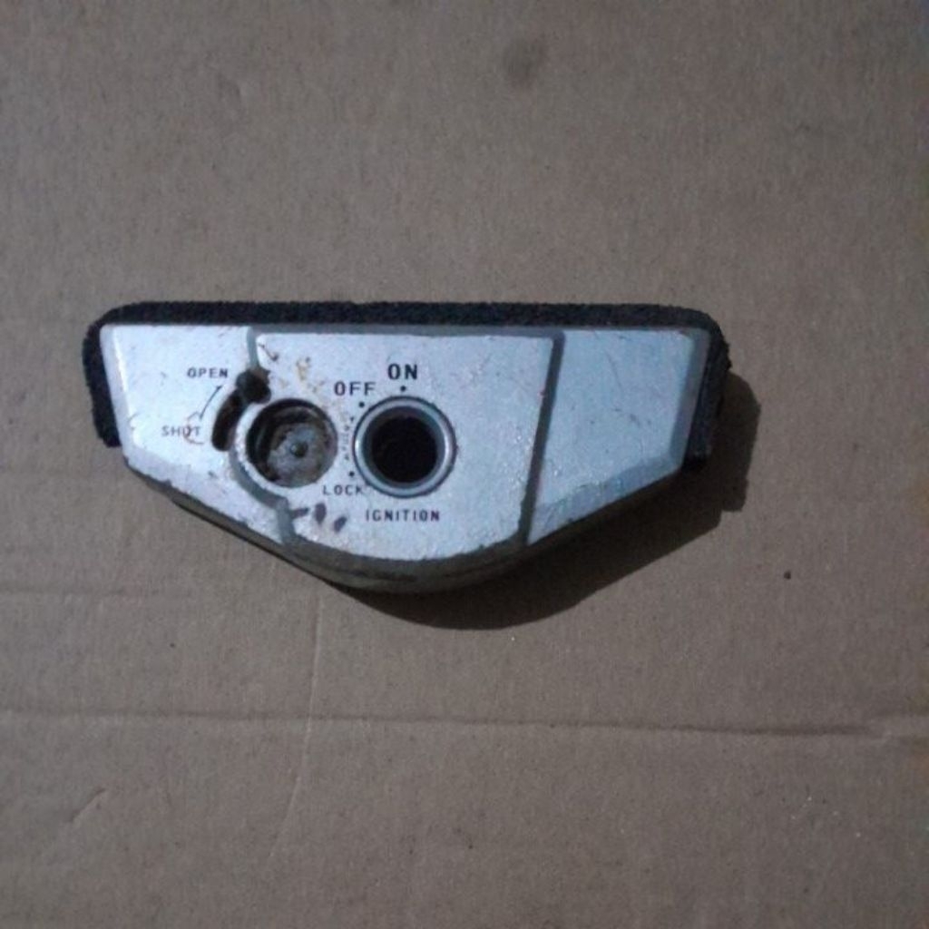 tutup kontak tiger revo