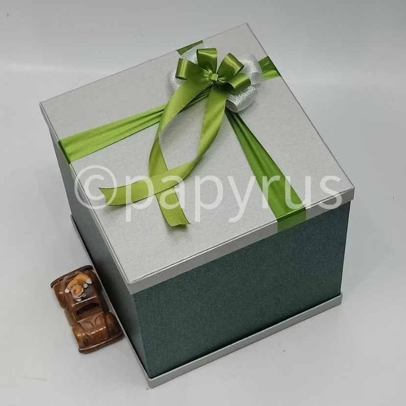 

PAPYRUS Sandwich 30x30 Tinggi 30cm Kotak Kado Gift Box Hadiah V3