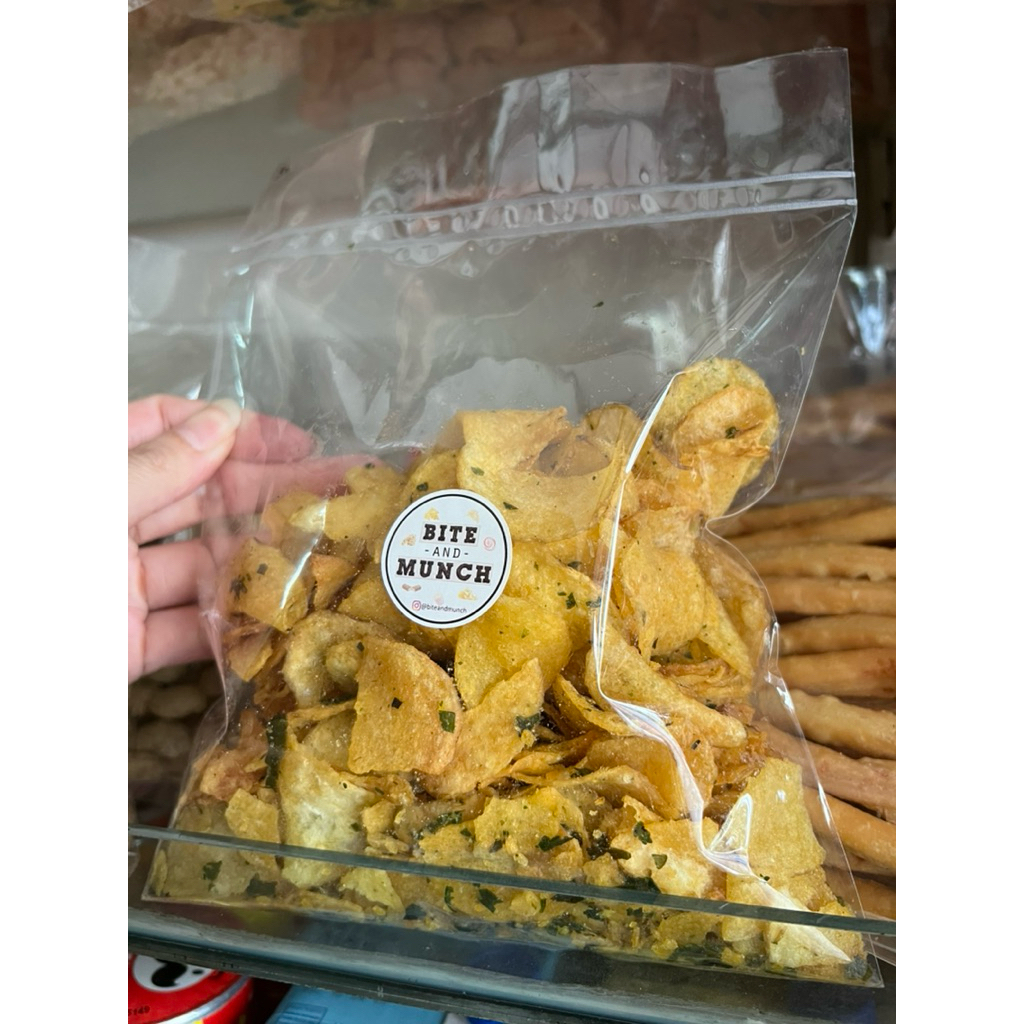 

Keripik Kentang Tipis Salted Egg rasa Telur Asin