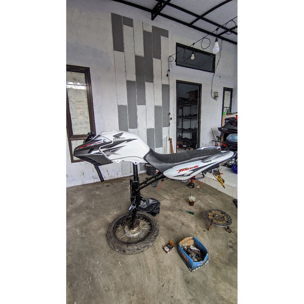 Bodi Set Rangka Body Set Tiger Revo Tirev Albino