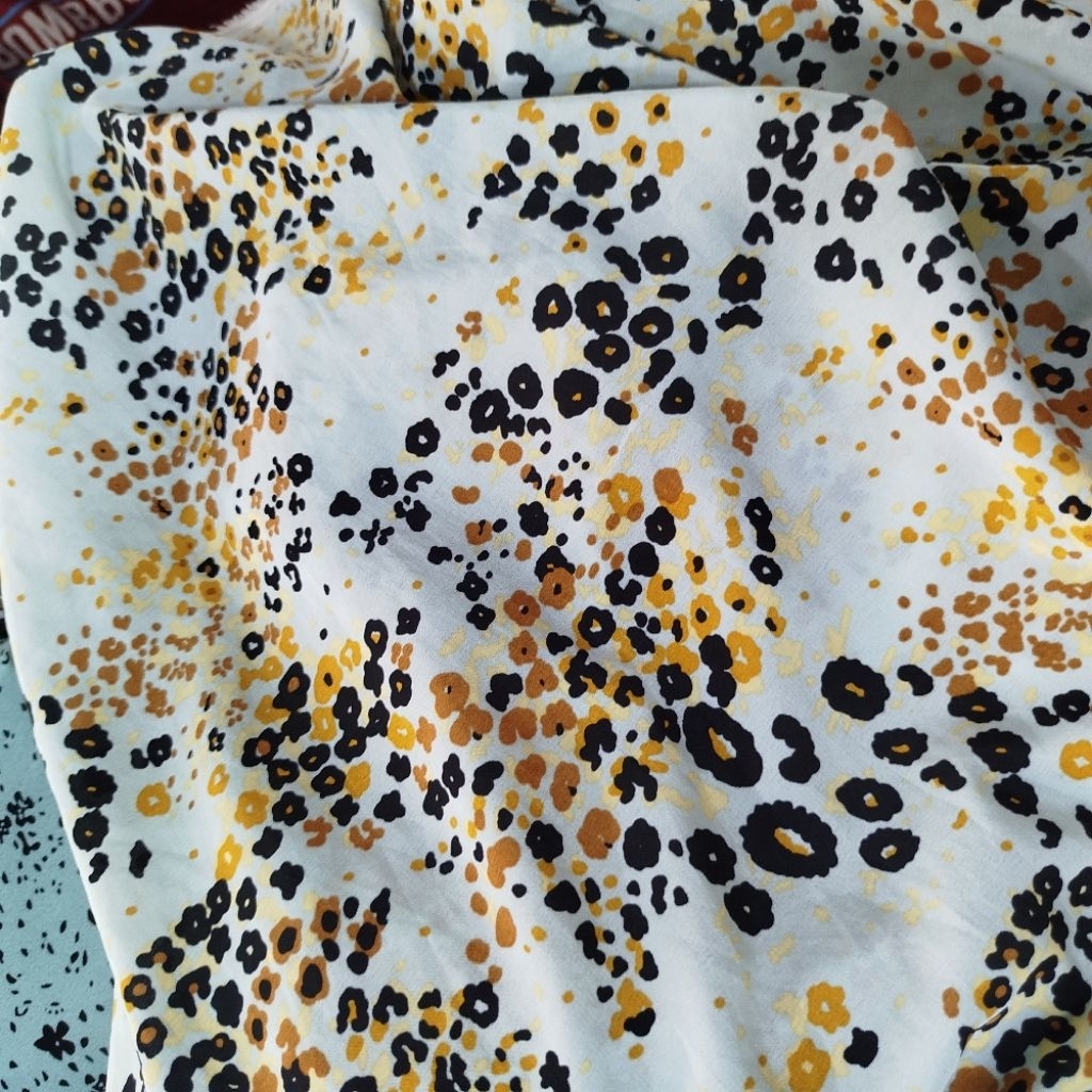 Kain Zara Crep Motif Leopard Abstrak – Bahan Ceruty Zara Premium – Per 0,5 Meter – Cocok untuk Gamis