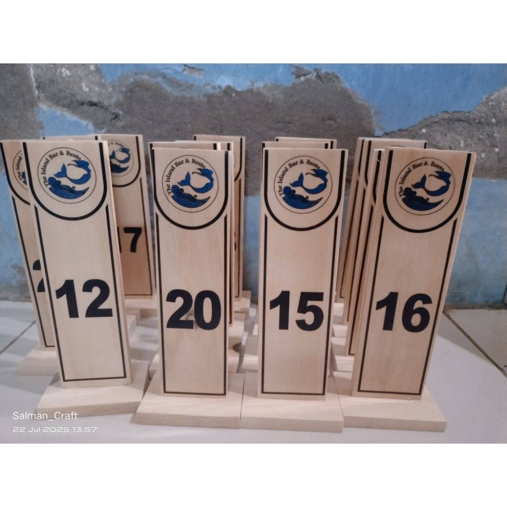 Nomor meja kayu custom