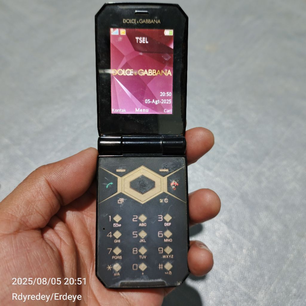 Hp Jadul Bahan Sony Ericsson F100i Dolce Gabbana