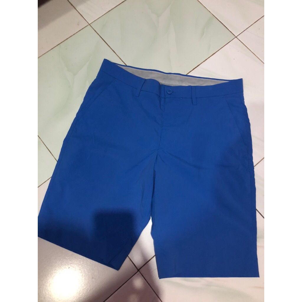 celana pendek pria uniqlo biru elektrik pl