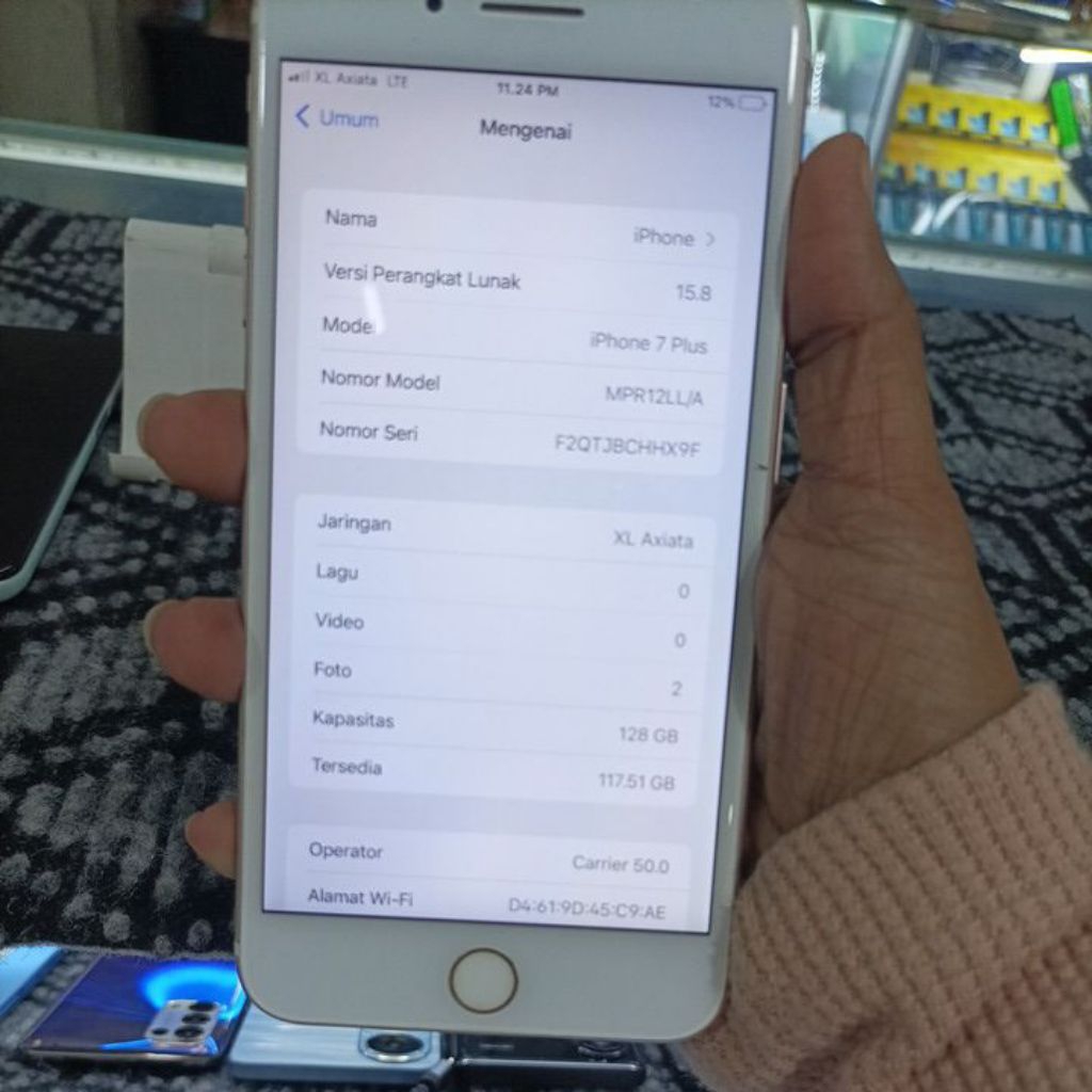 iPhone 7 plus 128 Hb 80% Kelengkapan Hp charger  minus bypass All operator ya guys