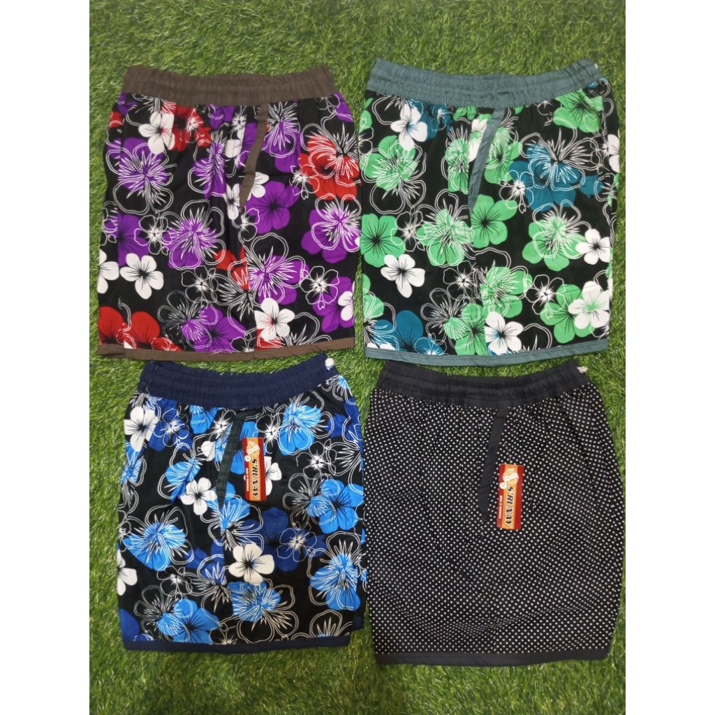 Celana kolor boxer dengan motif bunga-bunga untuk pria dan wanita