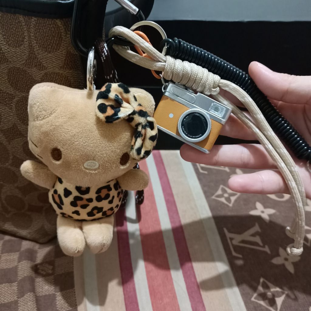 HELLO KITTY KEYCHAIN