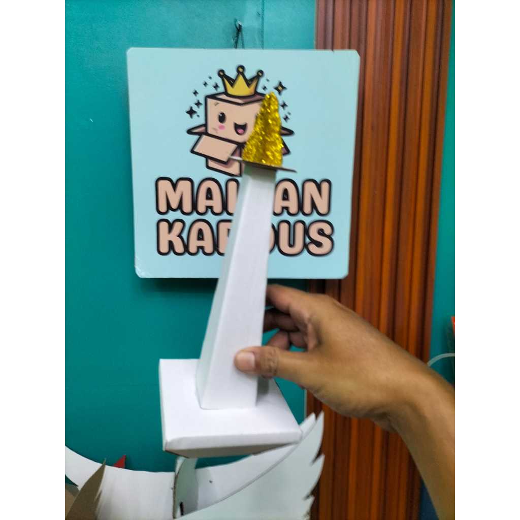 Miniatur monas kardus warna putih tugu emas, khusus instan atau sameday, ukuran tinggi 30 cm