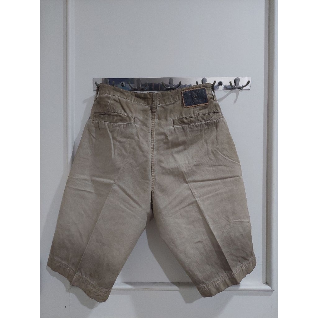 Celana Pendek Pria Guess Original Warna Cream Size 31 (Bekas)