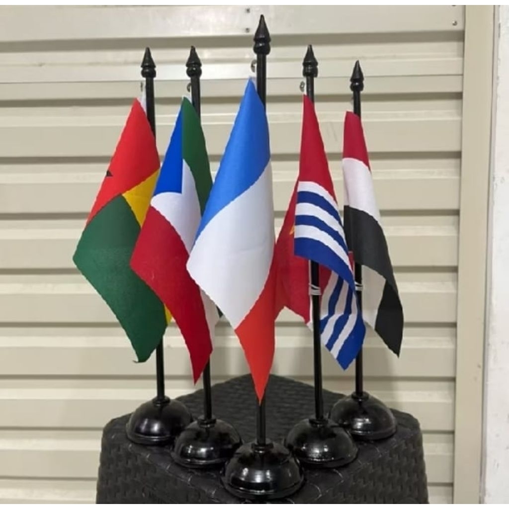

Bendera meja negara satu tiang kayu