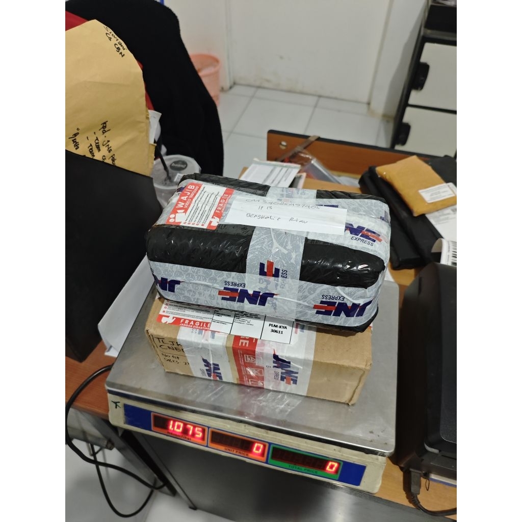 

Paking Kayu dan Asuransi Kurir