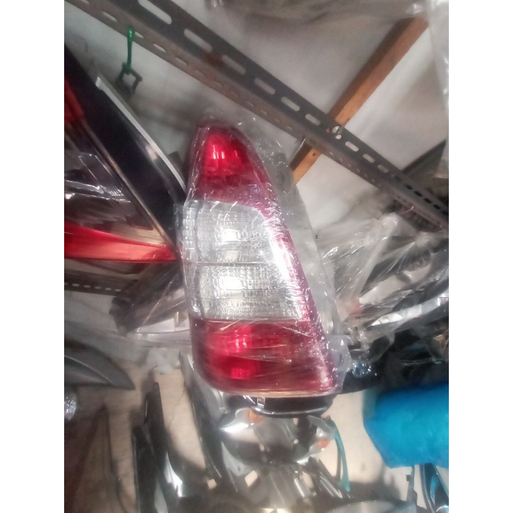 stoplamp innova barong 2012 kiri