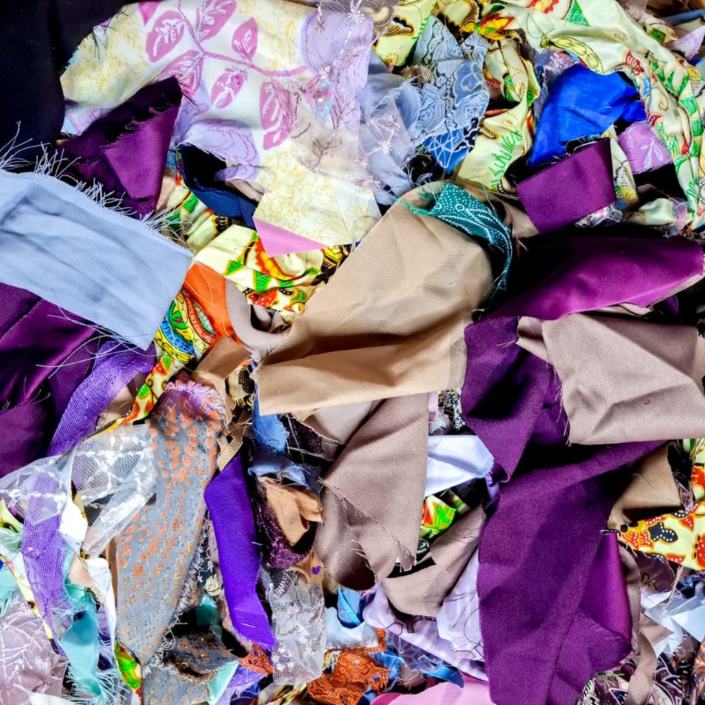 Kain Perca Kiloan Potongan Kecil – Kain Sisa Jahitan