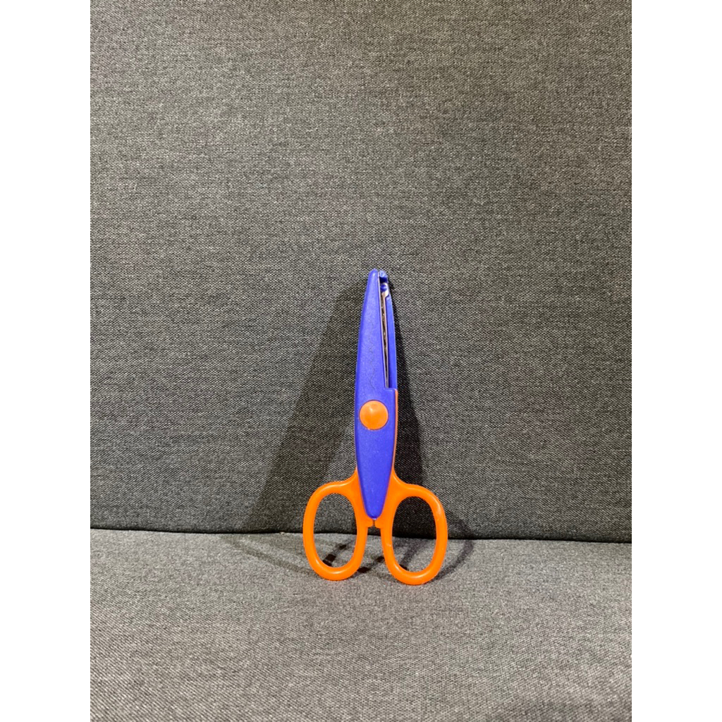 

Craft Paper Scissors / Gunting Kertas Gerigi