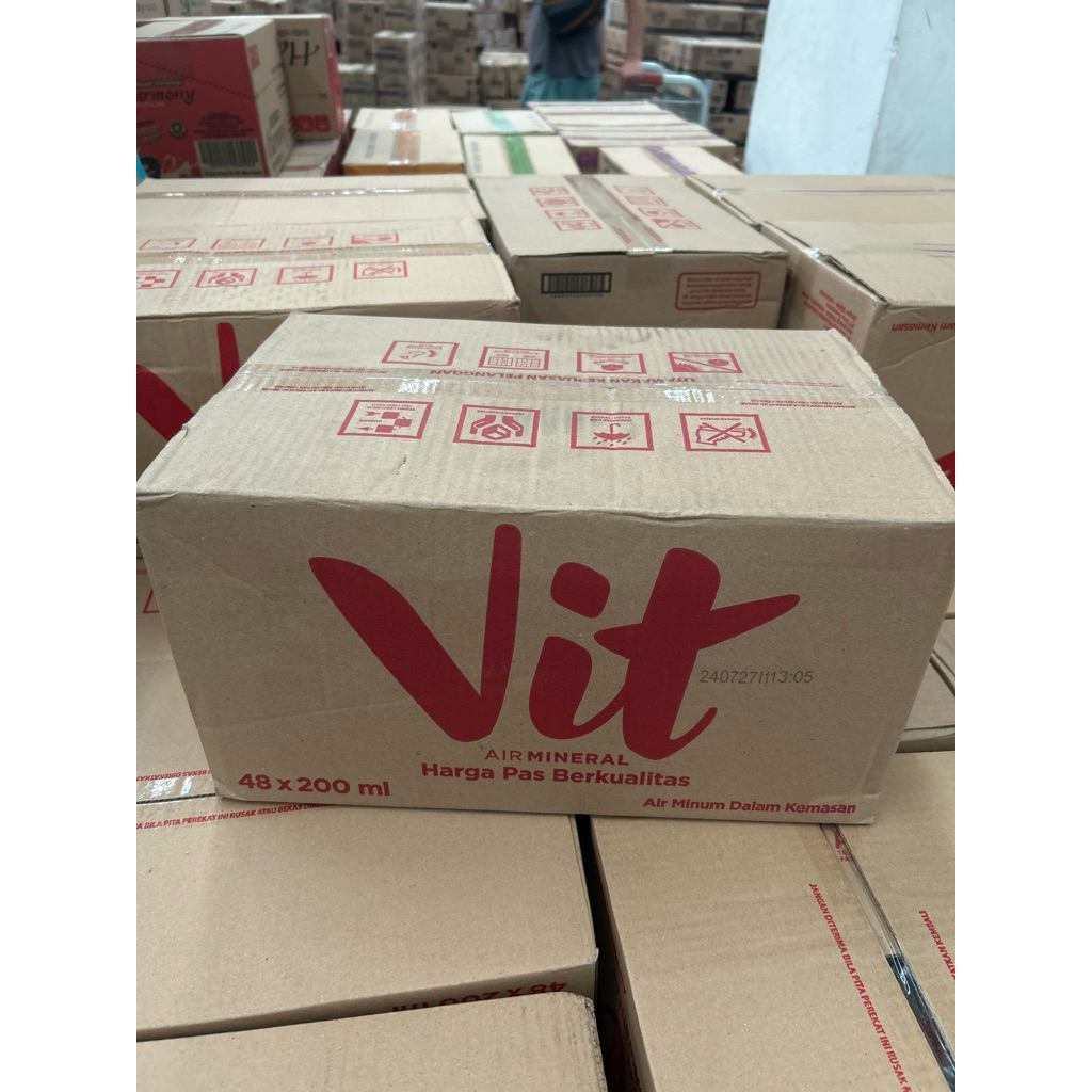 

VIT air mineral 200ml gelas isi 48