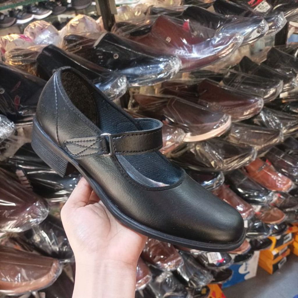 Sepatu pantofel Vilando 4058 Dewasa Hitam Hitam