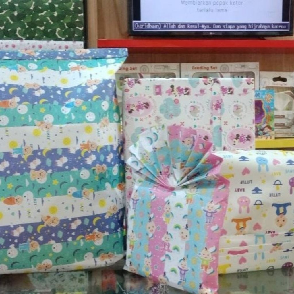 

Kertas Kado Sansan Wawa Khusus Instan | Free Jasa Bungkus Kado Sanwa