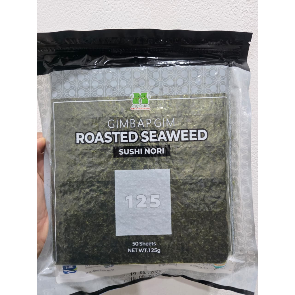 

NORI 50 LEMBAR YAKI SUSHI YOUNG SHIN 125GR YONGSHIN 115 GR / NORI 50 SHEETS RUMPUT LAUT PANGGANG ROASTED