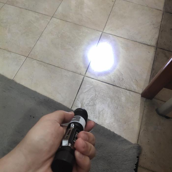Senter UltraFire Cree XML-T6 2500 Lumen + Zoom + 18650 - Warna Baru