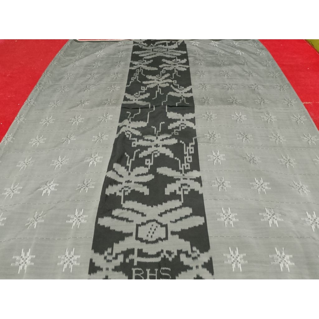 sarung BHS second Type CCT TUMPAL KEMBANG FULL SUTRA WARNA ABU(lihat Deskripsi)