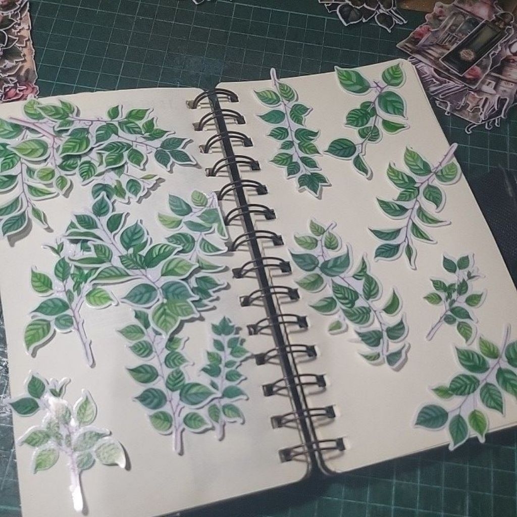 

ARTDOESWORK Stiker Daun Transparan (15pcs)