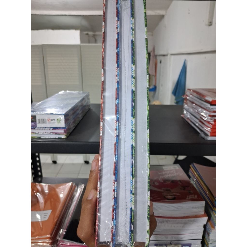 

buku hard cover hc folio paperline 200 halaman