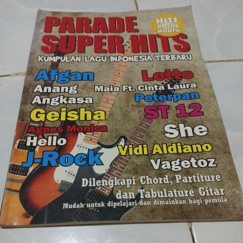Majalah PARADE SUPER HITS Kumpulan Lagu Indonesia Terbaru Di lengkapi Chord, Partiture Dan Tabulatur