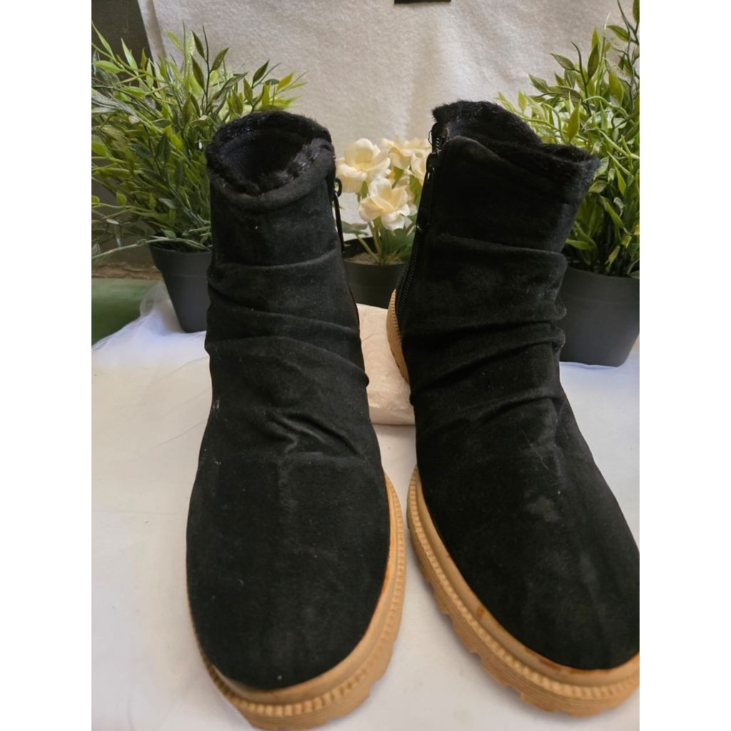 Sepatu Boots Wanita Preloved