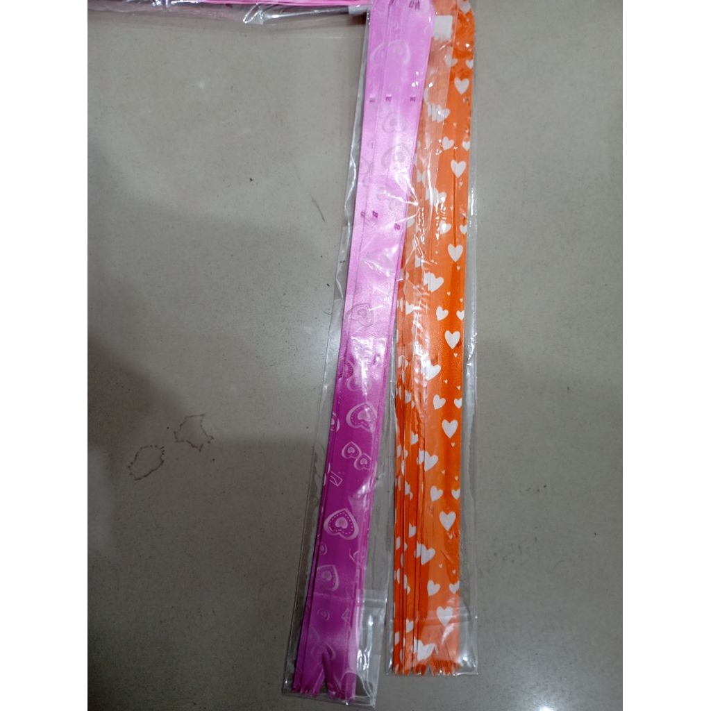 

Pita Tarik Hiasan Kado / Pita Serut Lolipop