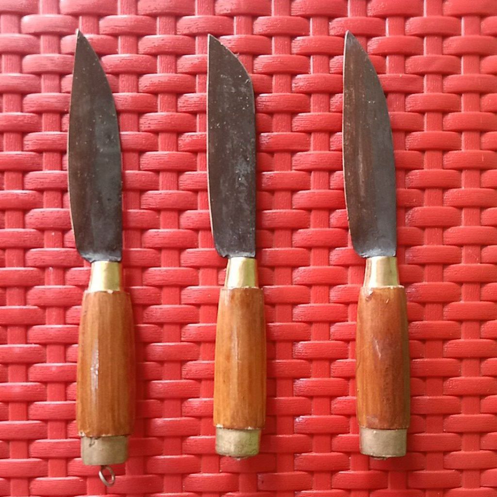 Pisau Belati / Herder Kecil besi pircacing