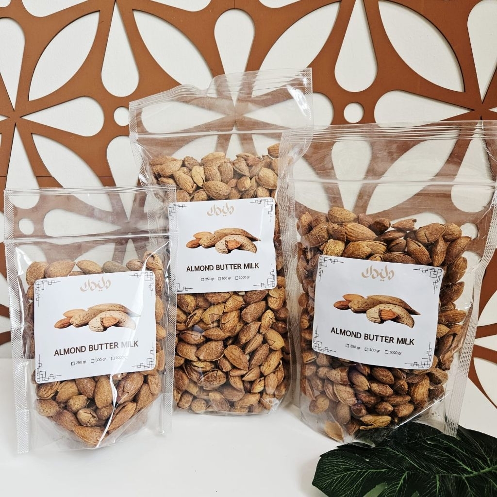 

Kacang almond panggang cangkang khas arab kiloan