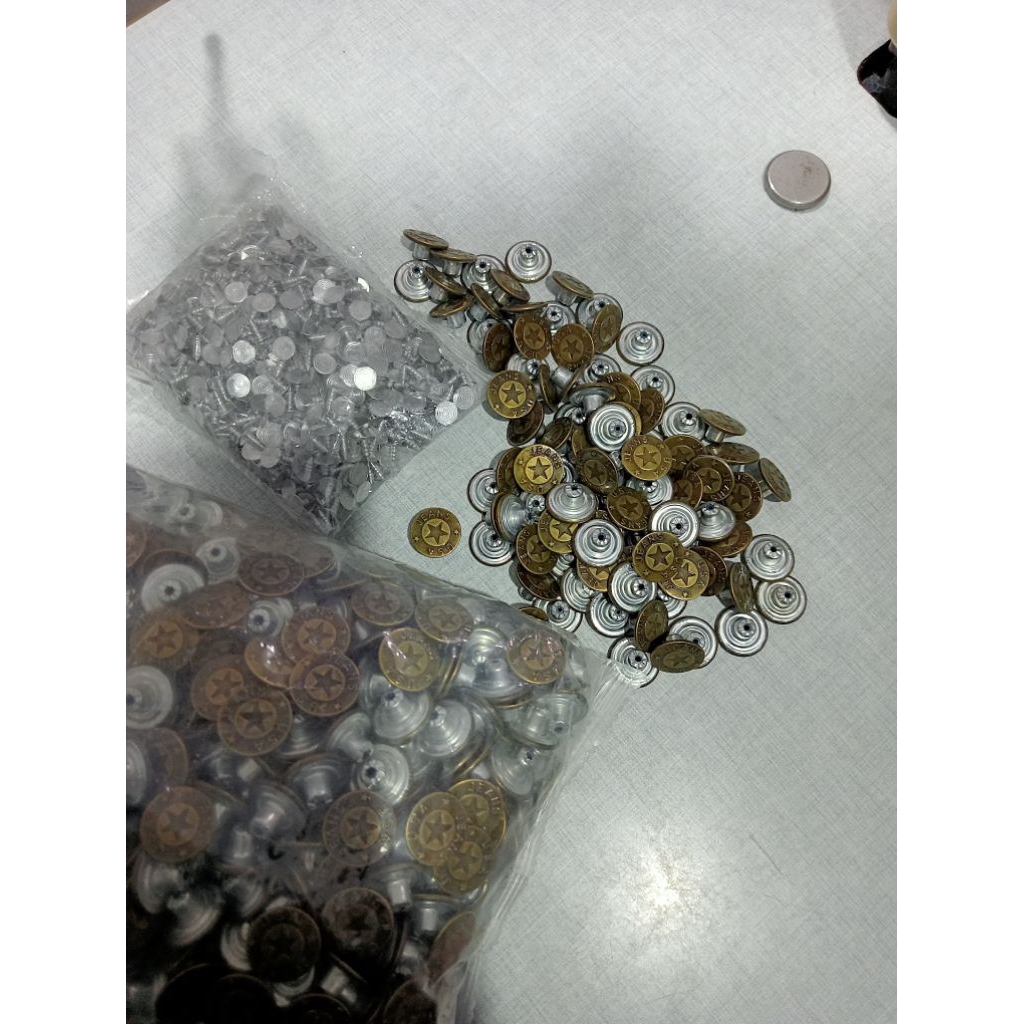 100 biji kancing levis,/kancing jeans/kancing celana/kancing besi