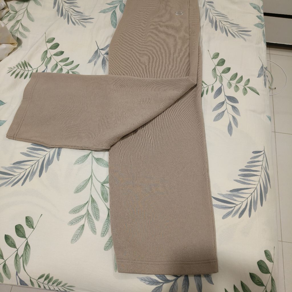 Alo Yoga Accolade Straight Leg Sweatpant Celana Yoga Alo Padel