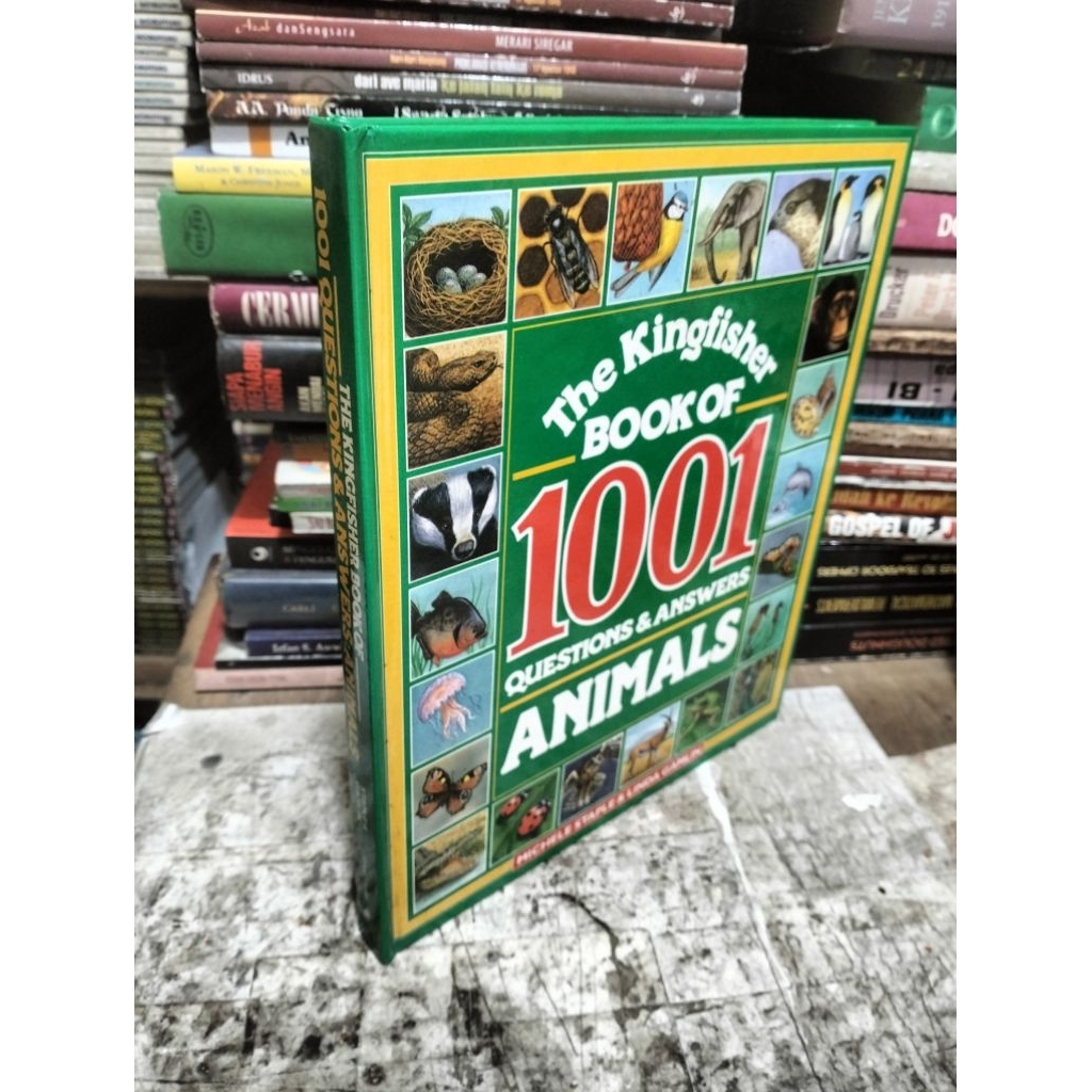 Import THE KINGFISHER BOOK OF 1001 Questions & Answers ANIMALS by Michelle Staples & Linda Gamlin