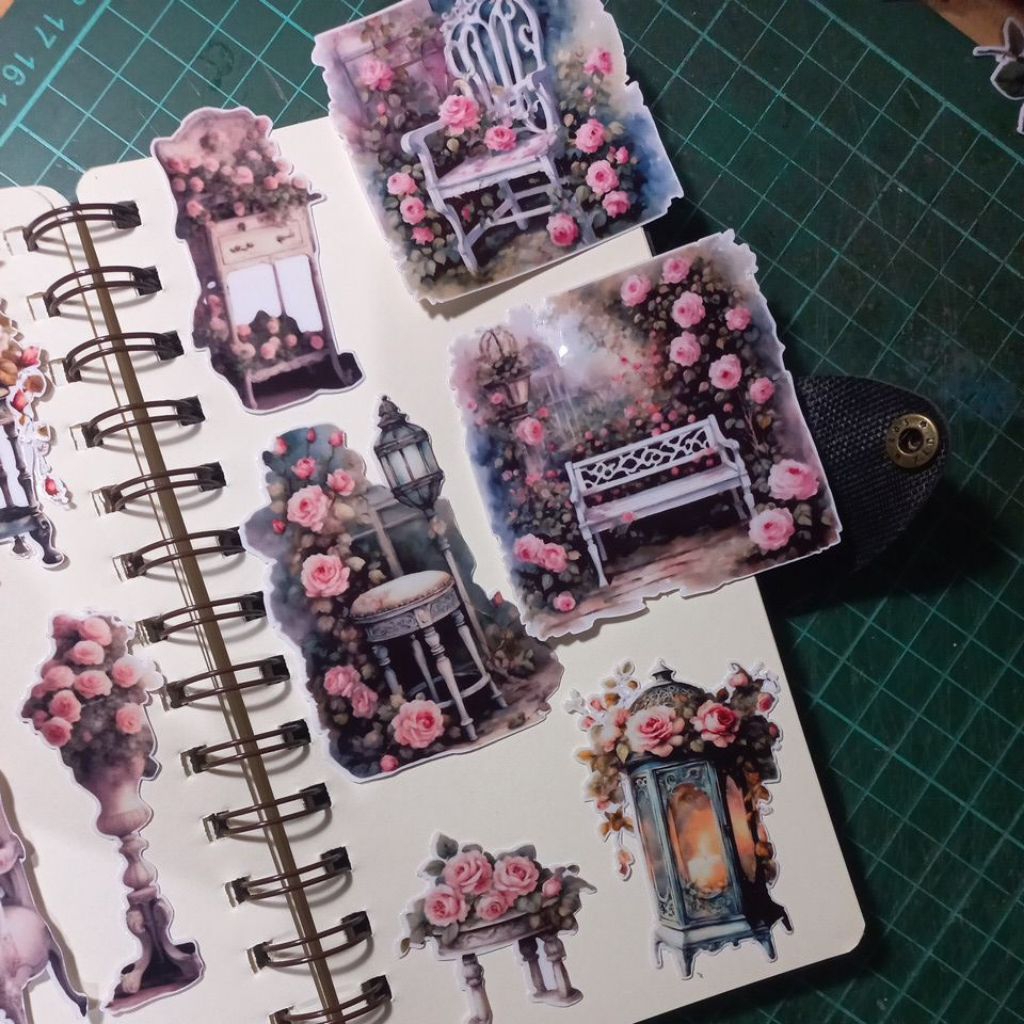 

ARTDOESWORK The Garden's corner stiker Transparant