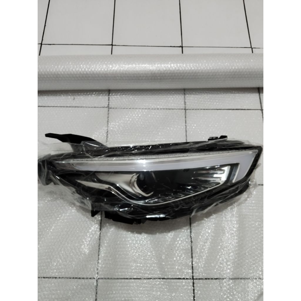 Lampu depan MG ZS 2020-2021 Gress