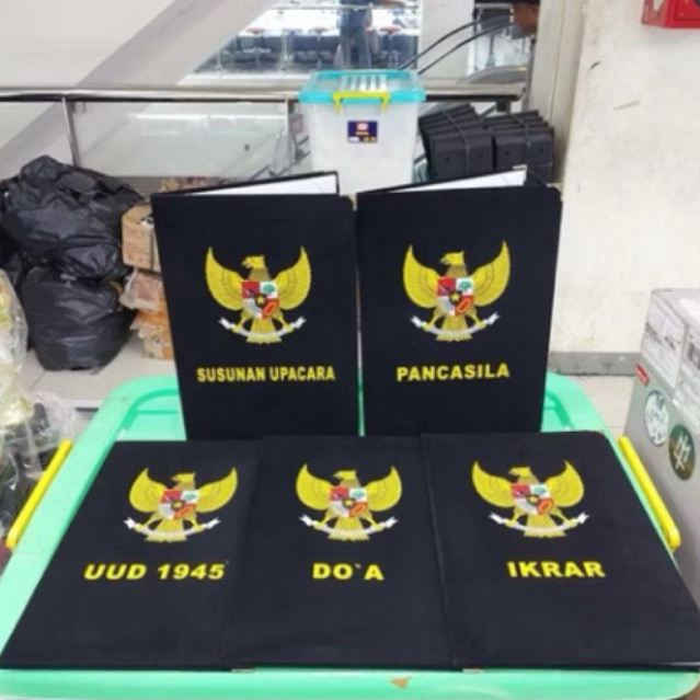 

Map bludru Map upacara Map sekolah Map kantor 1set isi 5map