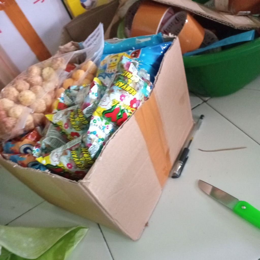 

hampers indigo snack