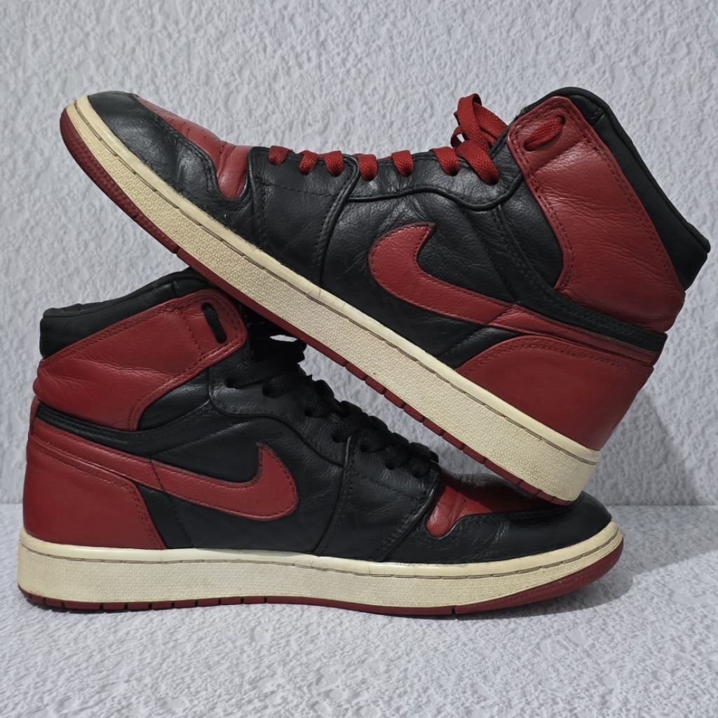 Air Jordan 1 Retro High X 'Banned' 2011
