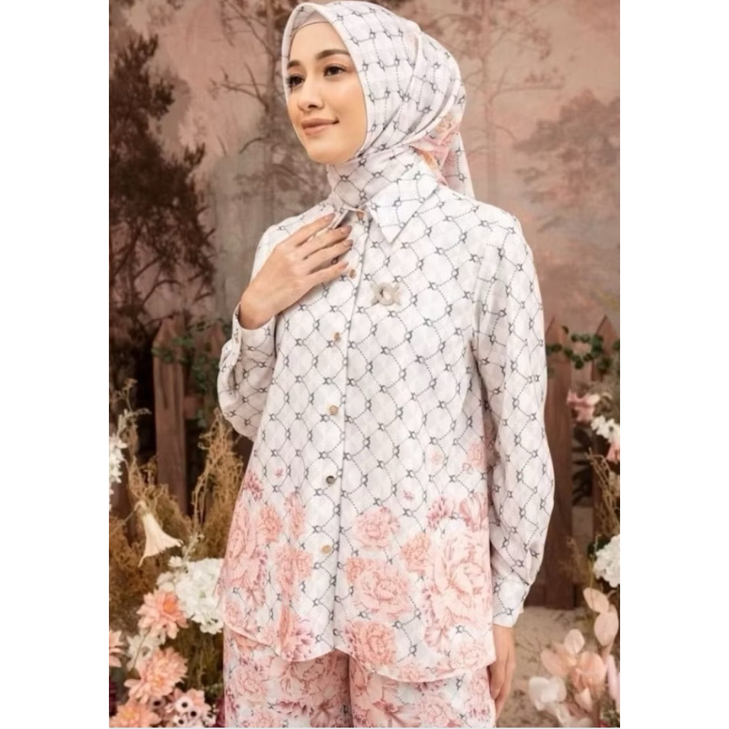 ROSETTE WEARING KLAMBY