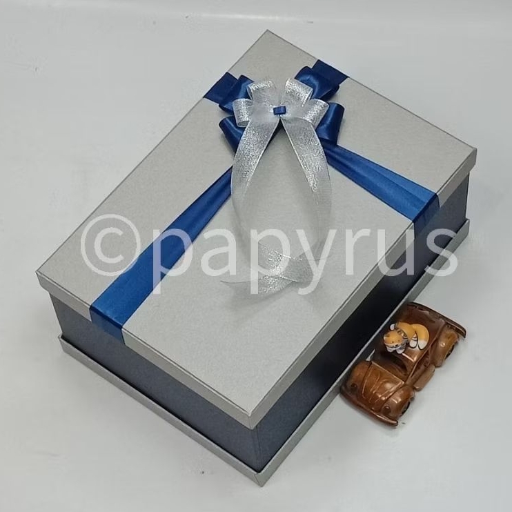 

PAPYRUS Sandwich 25x35 Tinggi 15cm Kotak Kado Gift Box Hardbox Hampers Hadiah V3