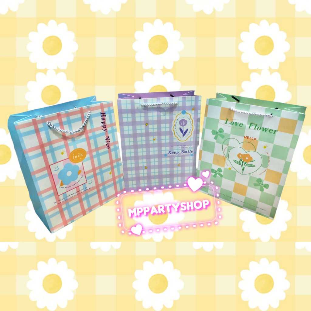 

PAPER BAG KECIL MOTIF FLOWER 19,5X9,5X24,5 CM / PAPER BAG TALI KECIL